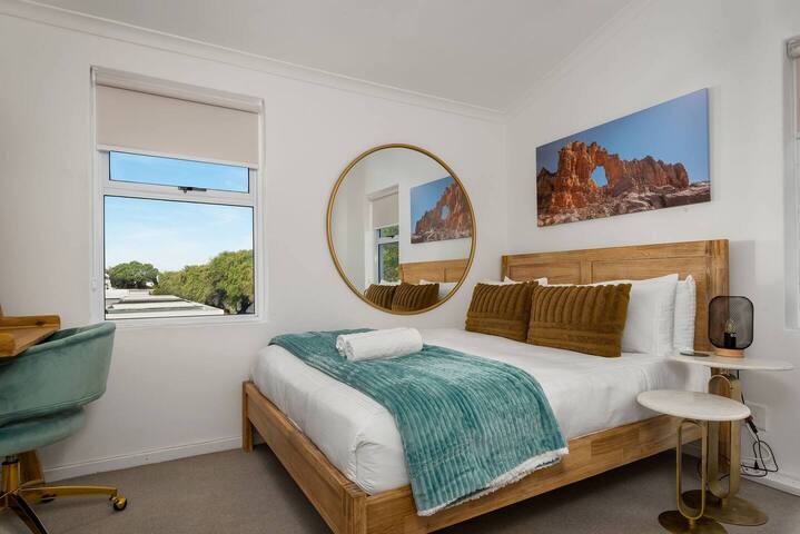 Island Oasis w/ Private Dock & Kayak on Lake gallery image 3