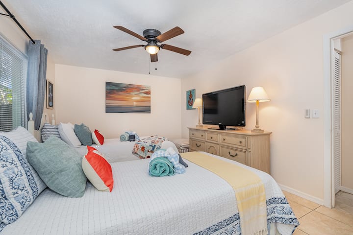 ห้องนอนเตียงคู่