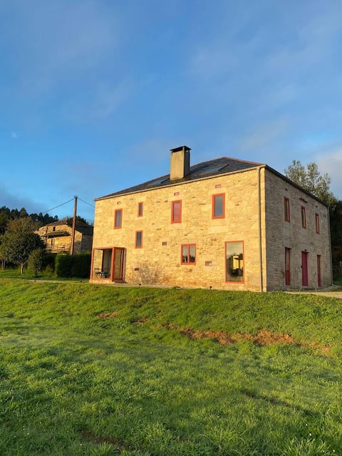 Stone house: comfort, space and nature