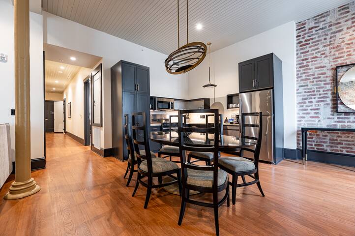 4BR Group Trip 2 Blocks from Bourbon | The Mayfair gallery image 3