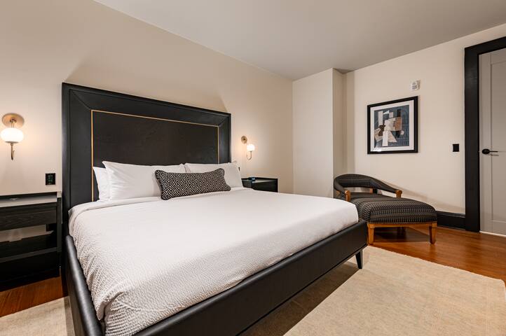 4BR Group Trip 2 Blocks from Bourbon | The Mayfair gallery image 5