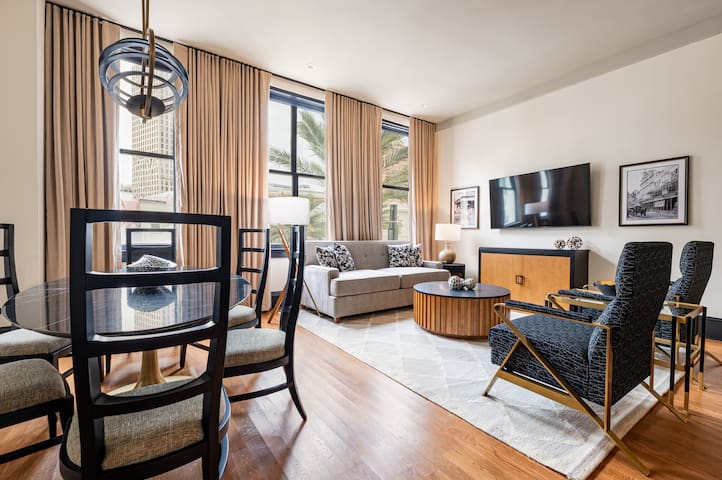 4BR Group Space Walk to French Qtr | Mayfair Hotel