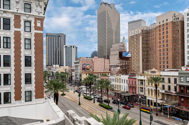 4BR Rare Group Space + Private Patio on Canal St gallery image 5