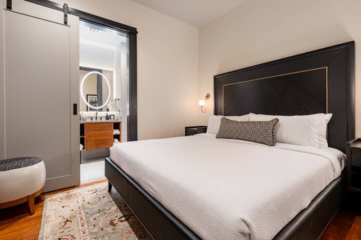 4BR Rare Group Space + Private Patio on Canal St gallery image 4