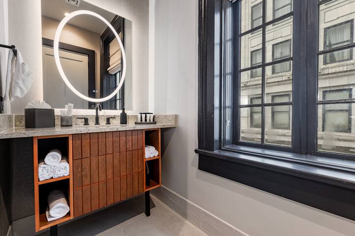 4BR 2-Story Historic Space Steps to French Quarter gallery image 4