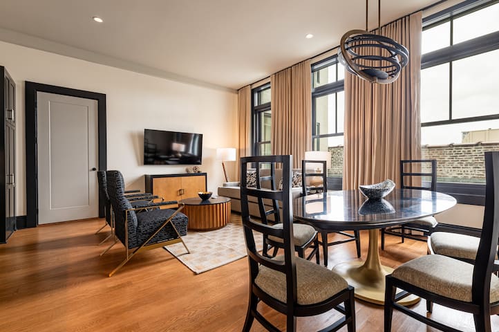 2BR Private Patio in Luxe Unit | Mayfair Hotel