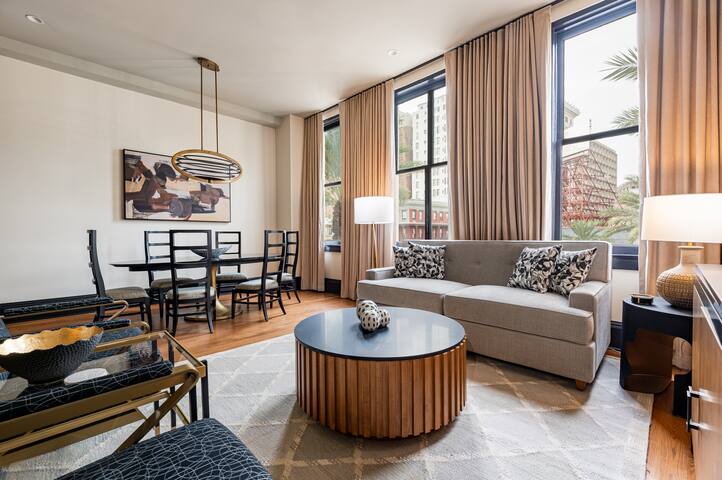 2BR Canal St View 2 Blocks to Bourbon St gallery image 3