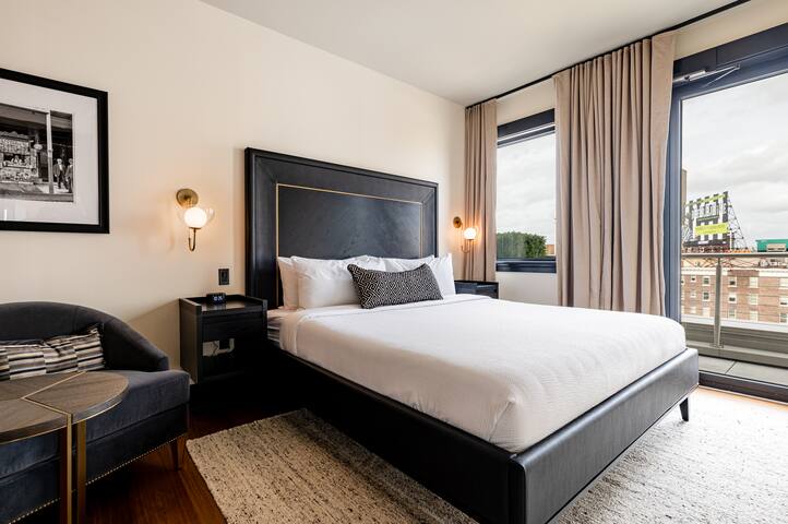 4BR Incredible Group Penthouse + Private Patio gallery image 4