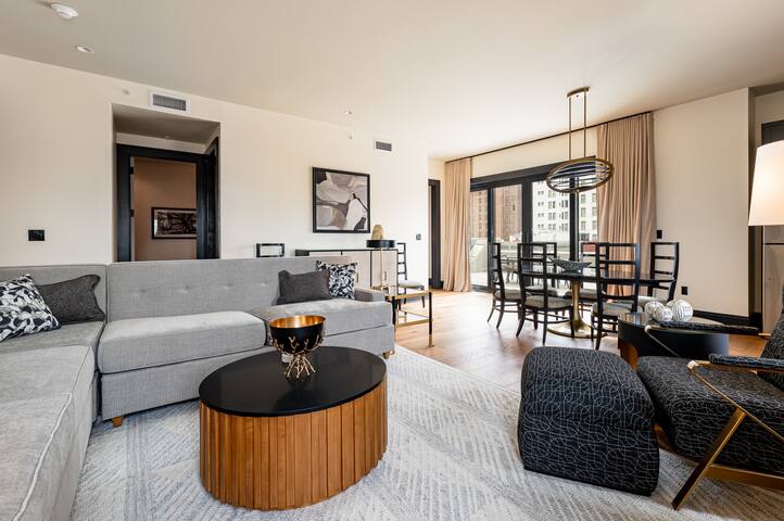 4BR Exclusive Downtown Penthouse | The Mayfair gallery image 2