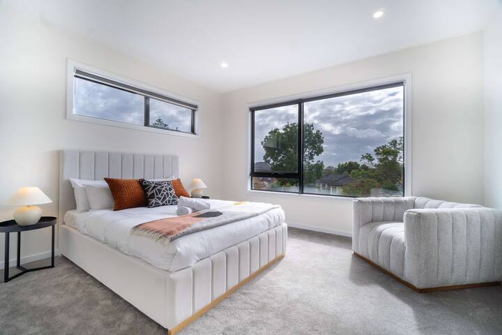 4BR Brand new Townhouse in Ashburton Shopping Golf gallery image 5