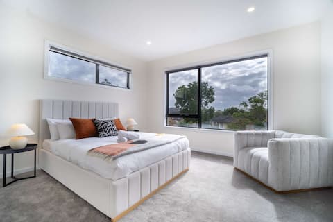 4BR Brand new Townhouse in Ashburton Shopping Golf