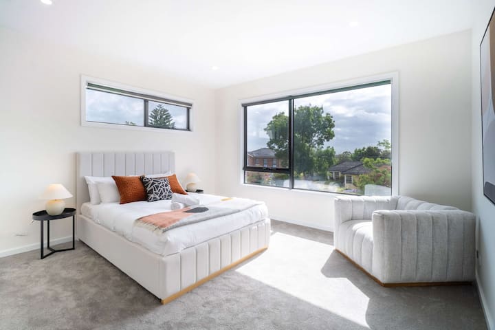 4BR Brand new Townhouse in Ashburton Shopping Golf