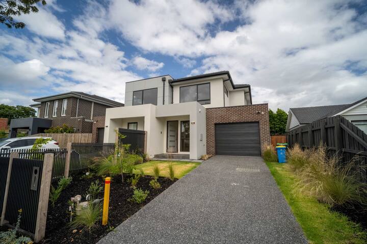 4BR Brand new Townhouse in Ashburton Shopping Golf gallery image 2