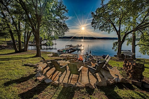 Beach/Lakefront/Hot Tub/Sauna/Fire Pit