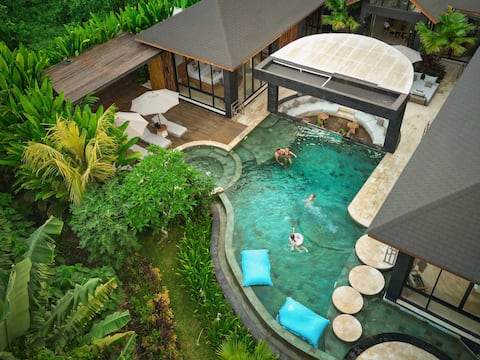 5BR w/ Yoga Shala, Spa & Immersive Jungle View