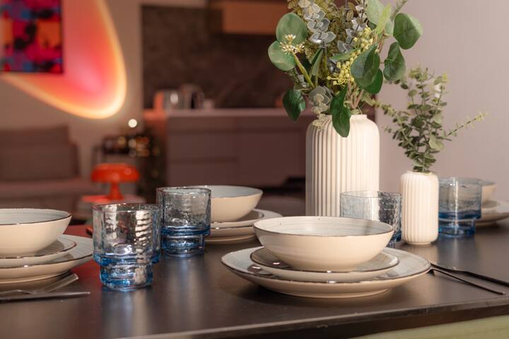 40th Floor Penthouse with Gorgeous 180° City Views gallery image 5