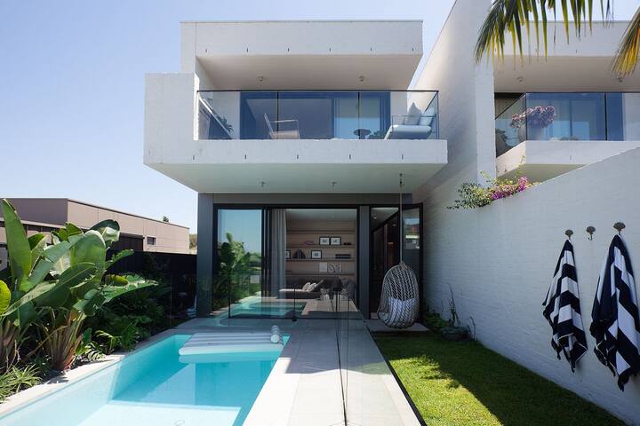 Modern Beachside Haven gallery image 2