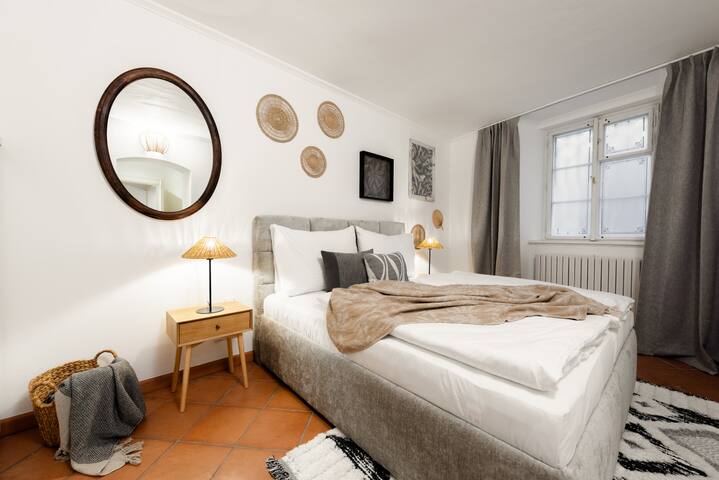 Old Town Stylish Apartment Next to Charles Bridge gallery image 3