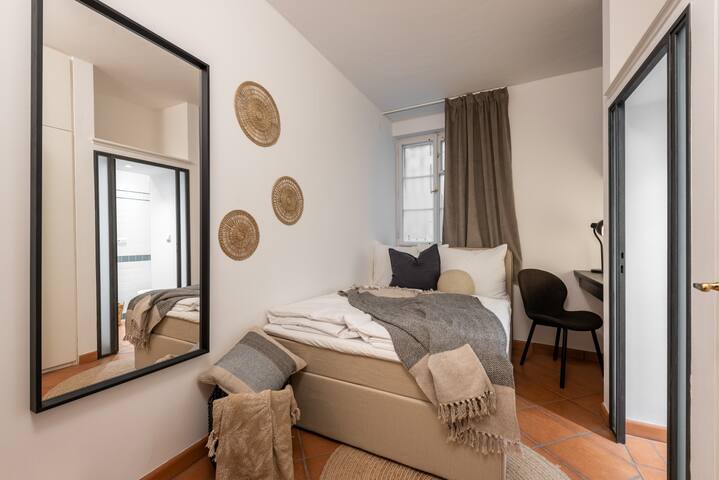 Old Town Stylish Apartment Next to Charles Bridge gallery image 4