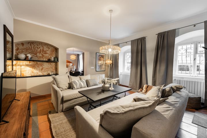 Old Town Stylish Apartment Next to Charles Bridge