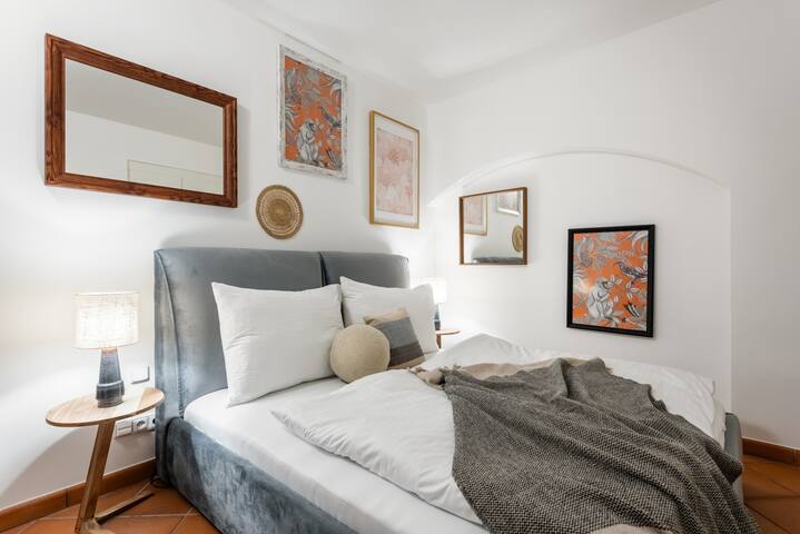 Old Town Stylish Apartment Next to Charles Bridge gallery image 5