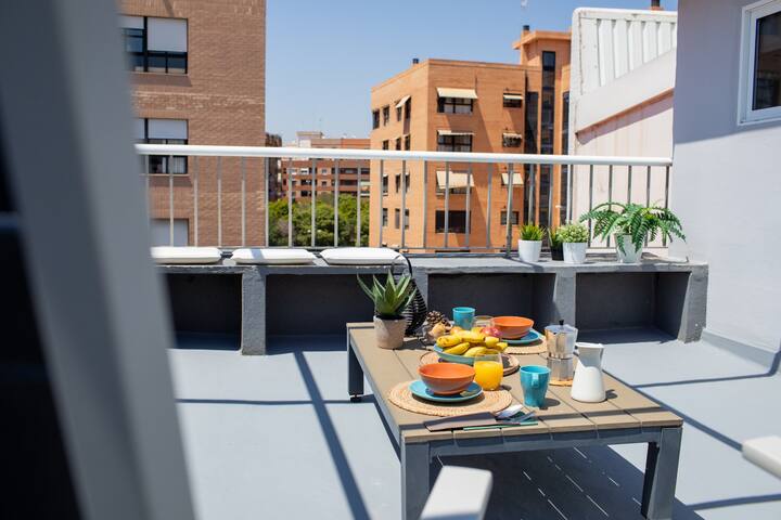 El Cabanyal Petit Penthouse by Florit Flats gallery image 5