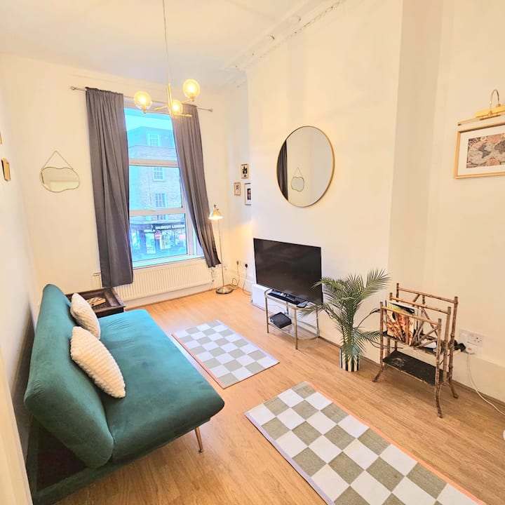 Chic & Cozy Apartment A Step From Camden Road St - London