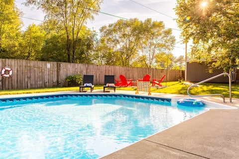 Pool & Play | Hot Tub, Ping Pong, Nintendo Switch