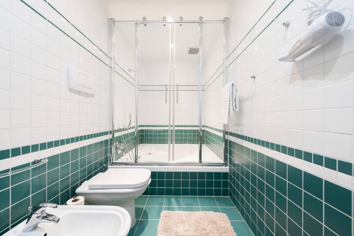 Superior 4BDR Apartment Steps from Charles Bridge gallery image 4