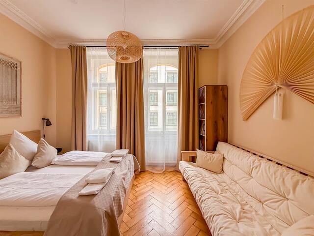 Radost Suite – 3BDR by Main Train Station 22