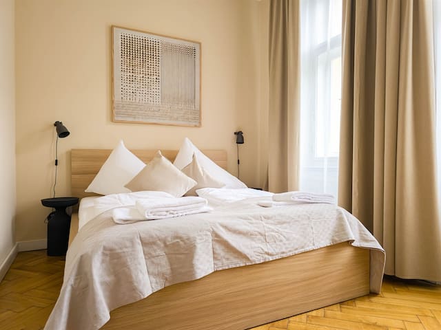 Radost Suite – 3BDR by Main Train Station 32