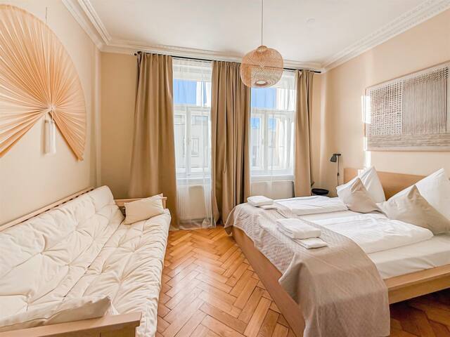 Radost Suite – 2BDR by Main Train Station 41