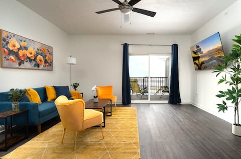 20 mins DT | Sleeps 4 |Golden Sun Spacious KingBed