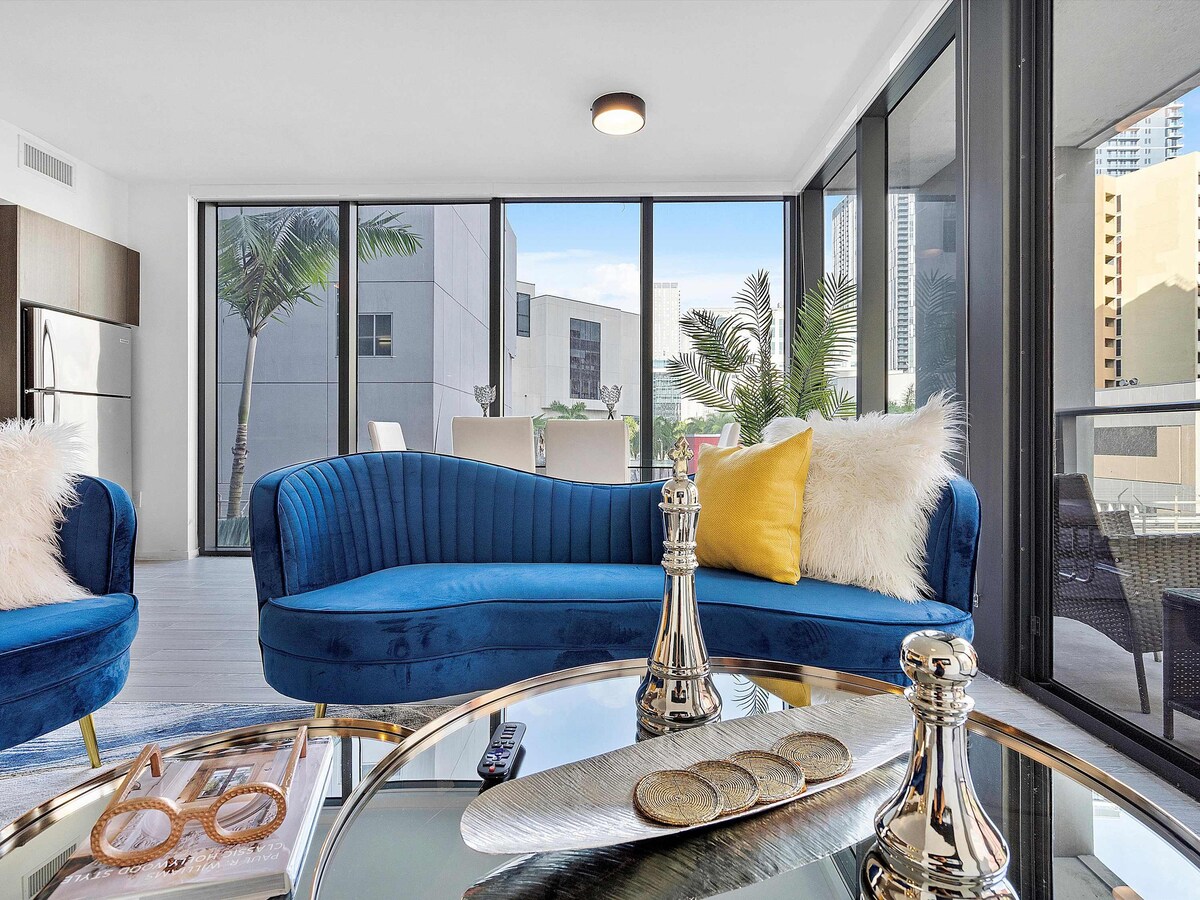 Prime Downtown 3BR/3BA | Rooftop Pool Access - Apartments for Rent