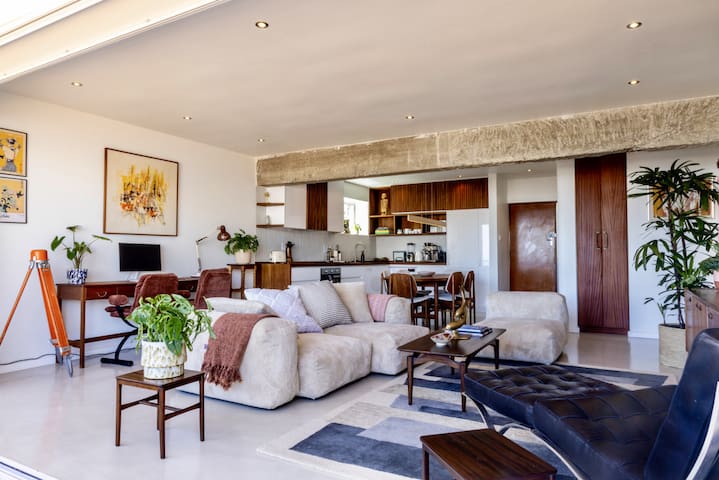 Newly renovated, central, secure, A/Cs and views! gallery image 2