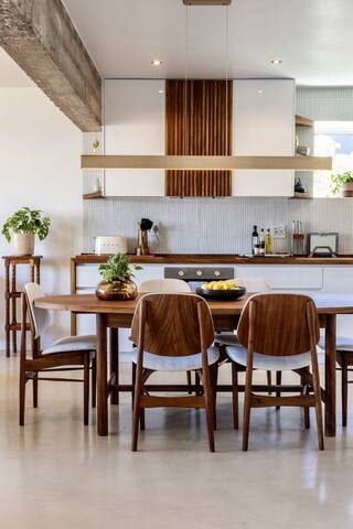 Newly renovated, central, secure, A/Cs and views! gallery image 5