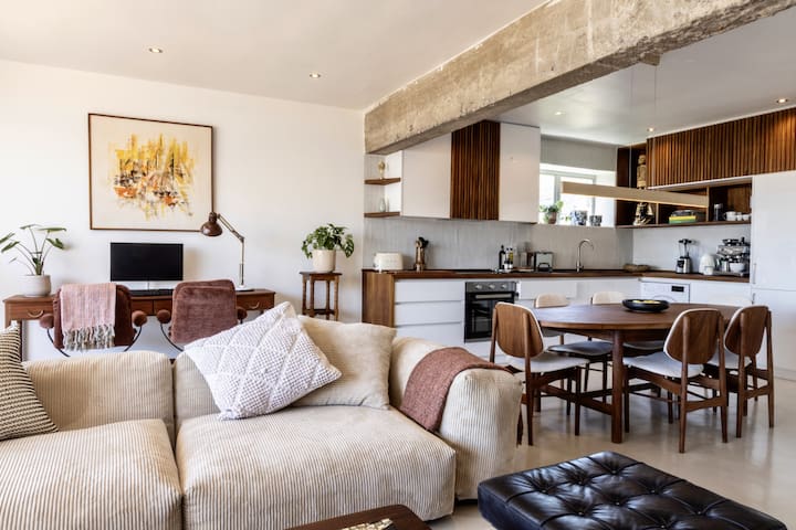 Newly renovated, central, secure, A/Cs and views! gallery image 4