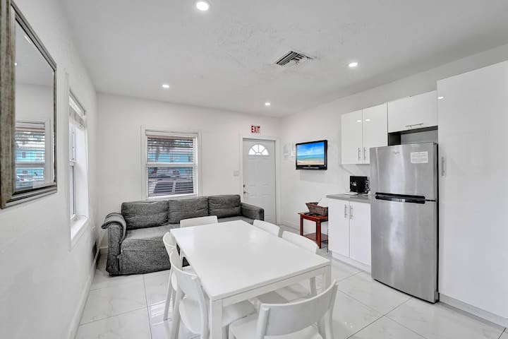 Seaside Beach House – Steps to the Sand gallery image 2