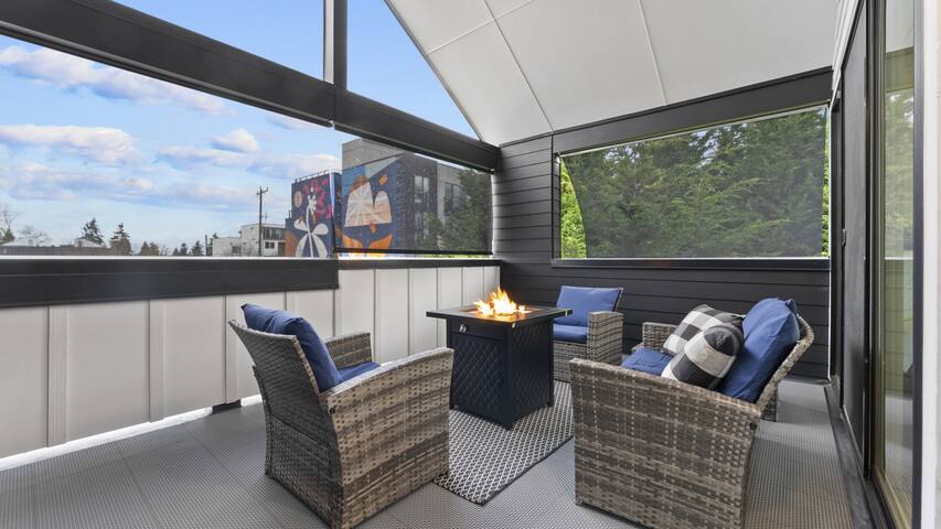 Ballard Group Stay | Games • Pets • Free Parking! gallery image 3