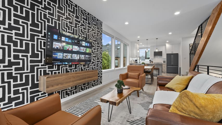 Ballard Group Stay | Games • Pets • Free Parking!