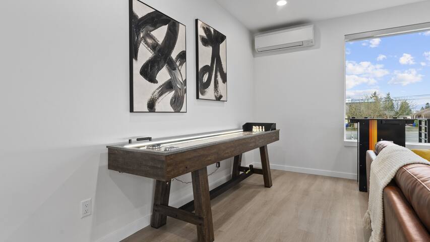 Ballard Group Stay | Games • Pets • Free Parking! gallery image 4