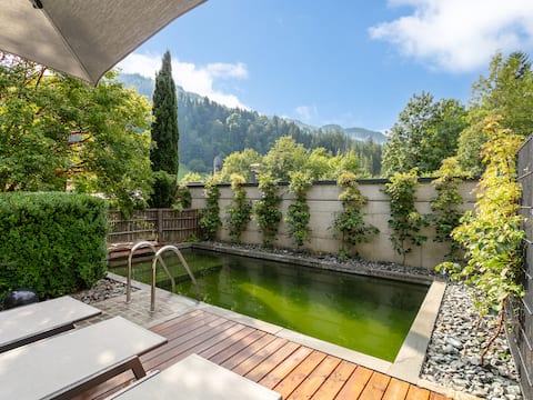 Dream Chalet with Sauna, Pool, 200m to Ski Bus