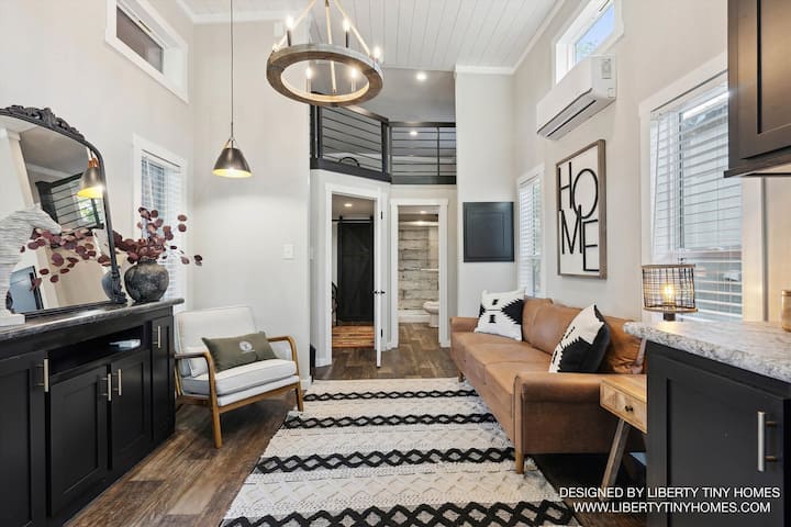 Downsized Delight Tiny House W/ Outdoor Fireplace - Little Elm, TX