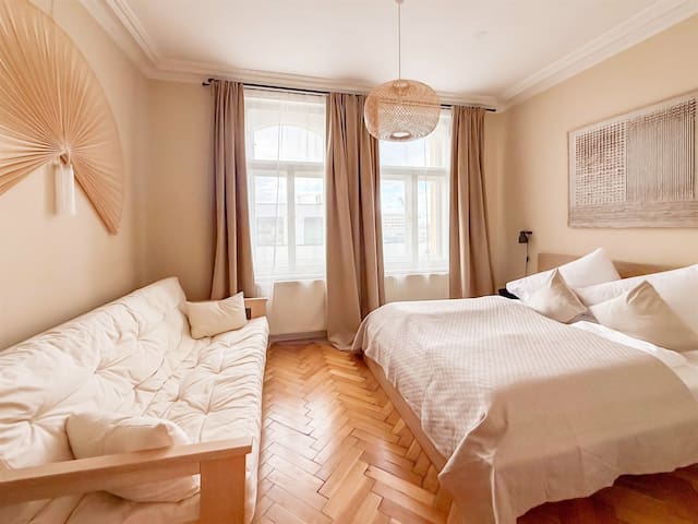 Radost Suite – 2BDR by Main Train Station 51