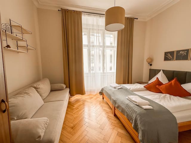 Radost Suite – 3BDR by Main Train Station 52