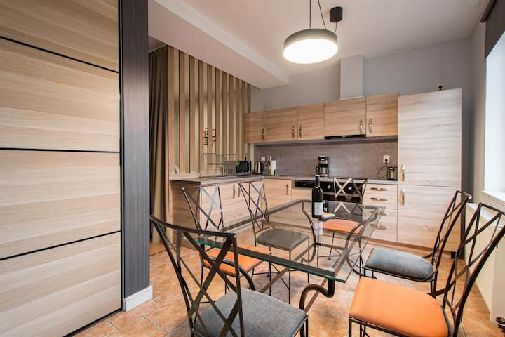 Radost 3BDR Suite – Main Station & City View 62