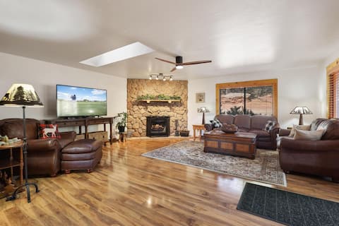 Successful Airbnb property: Big Deck l Game Room | King Beds | Pets in Pine