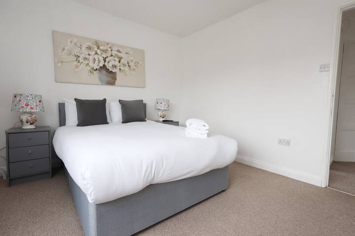 Cohost Partners Charming 3BR Haven Bristol gallery image 2