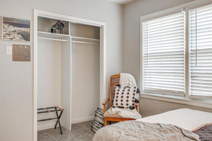 خزانة غرفة النوم الكبيرة