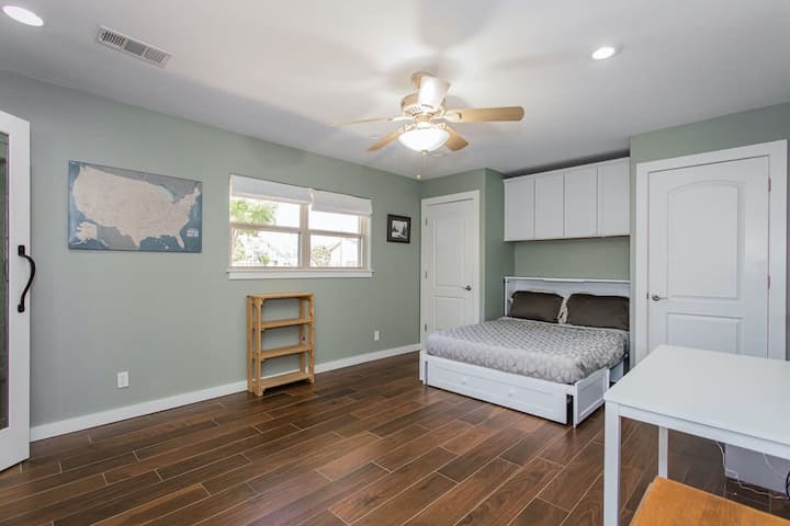 Spálňa 2: menšia manželská posteľ